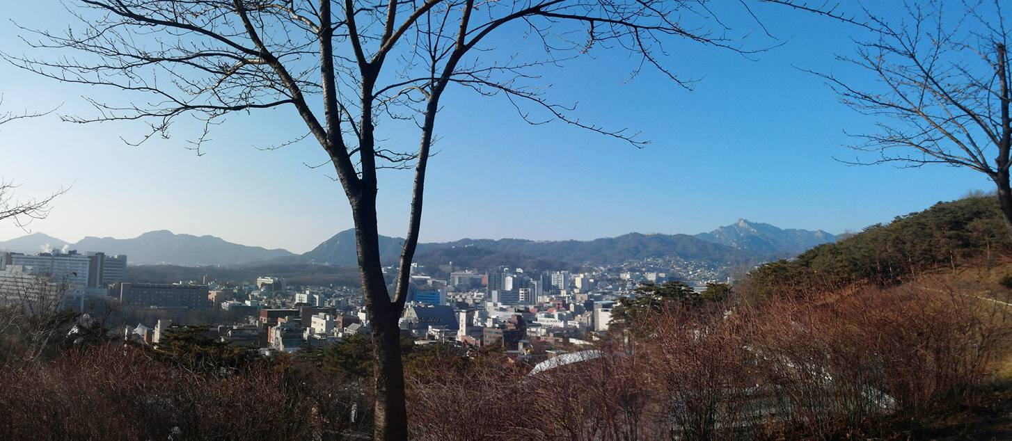 Seoul old castle 종로쪽 시내전경.jpg